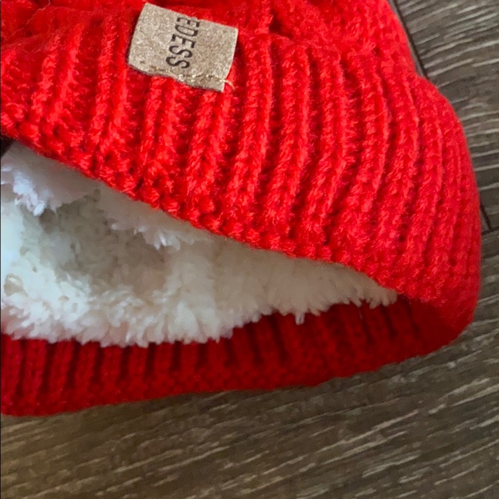 warm winter hat - Picture 3 of 3